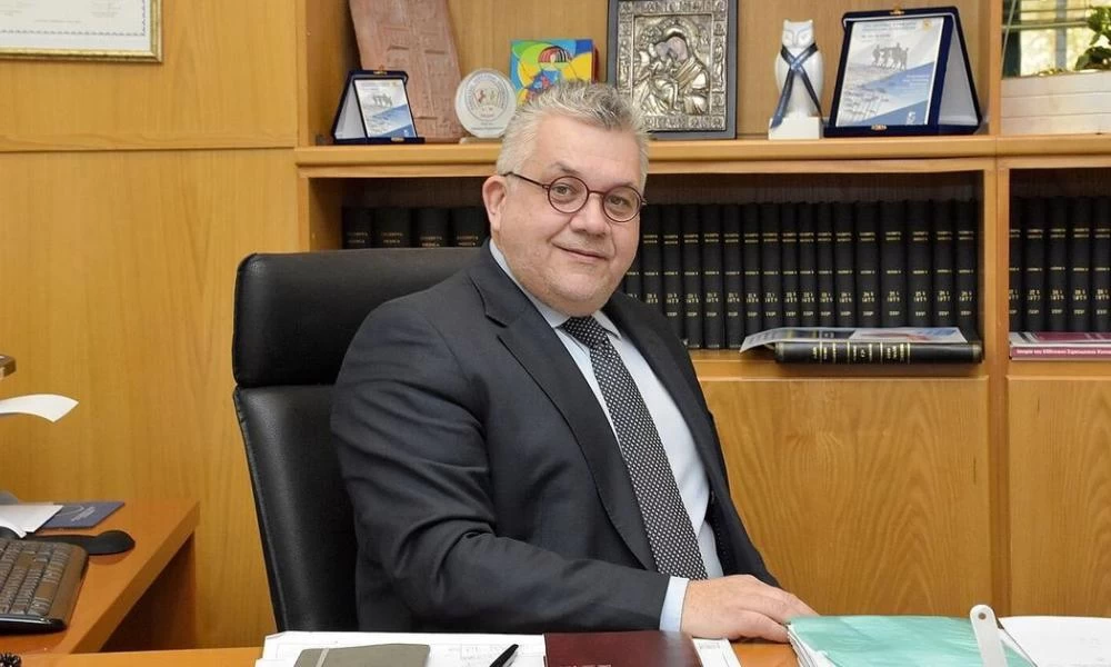 Τί απαντά ο πρύτανης του ΑΠΘ σε καταγγελίες για «εμβολιασμό εκτός σειράς»